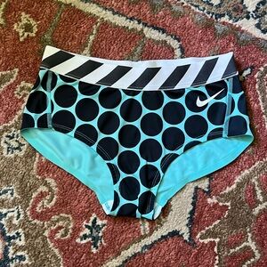 Nike Pro Racing Buns